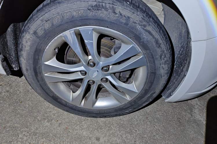 Used Chevrolet Cruze 2015 1.5L Classic SE MT Right Front Wheel Hub