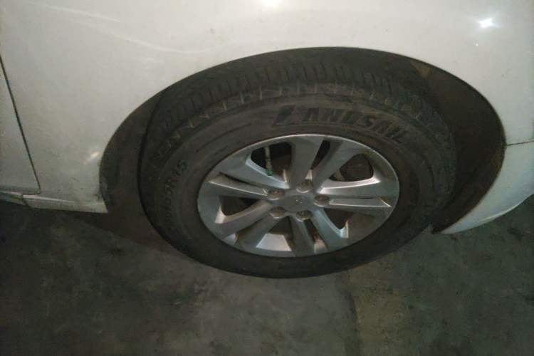Used Chevrolet Cruze 2015 1.5L Classic SL MT Right Front Wheel Hub