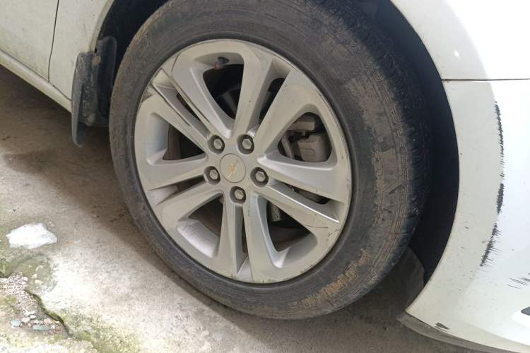 Used Chevrolet Cruze 2015 1.5L Manual Elite Edition Right Front Wheel Hub