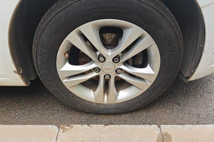 Used Chevrolet Cruze 2015 1.5L Classic SE AT Right Front Wheel Hub