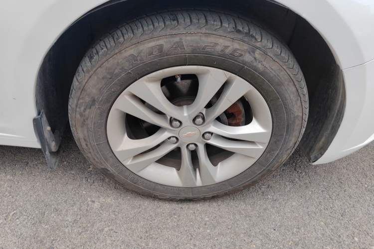 Used Chevrolet Cruze 2015 Hatchback 1.6L Automatic Comfort Edition Right Front Wheel Hub