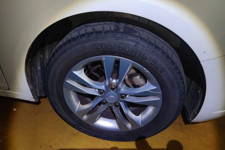 Used Chevrolet Cruze 2015 1.5L Classic SE MT Right Front Wheel Hub