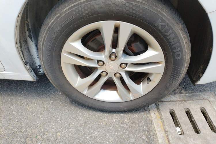 Used Chevrolet Cruze 2015 1.5L Classic SE MT Right Front Wheel Hub