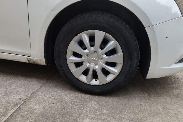 Used Chevrolet Cruze 2015 1.5L Classic SL MT Right Front Wheel Hub
