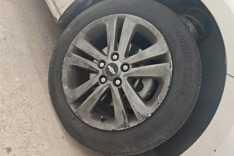 Used Chevrolet Cruze 2015 1.4T DCG Luxury Edition Right Front Wheel Hub