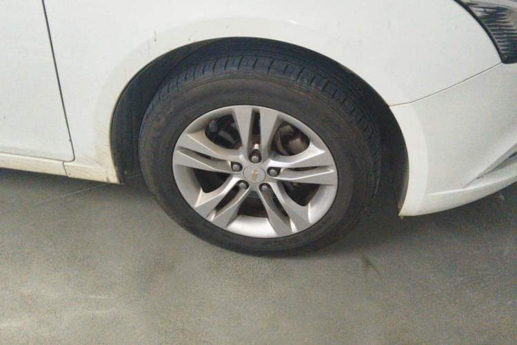 Used Chevrolet Cruze 2015 1.5L Classic SE AT Right Front Wheel Hub