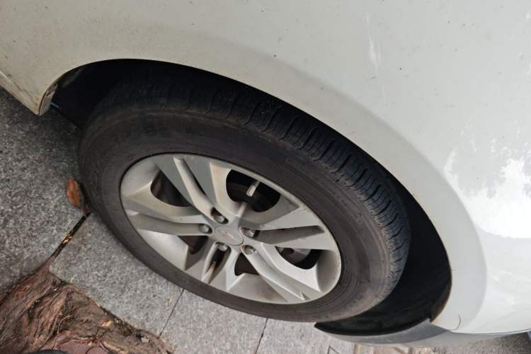 Used Chevrolet Cruze 2015 1.5L Classic SE AT Right Front Wheel Hub