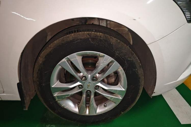 Used Chevrolet Cruze 2015 1.5L Classic SE AT Right Front Wheel Hub