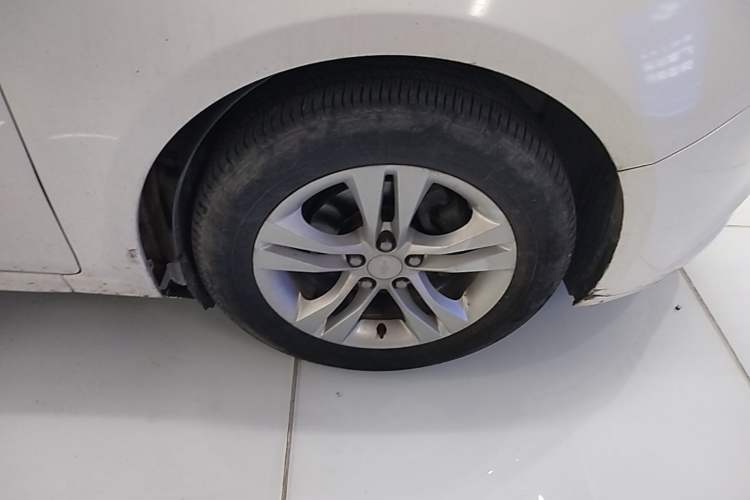Used Chevrolet Cruze 2015 1.5L Classic SE MT Right Front Wheel Hub