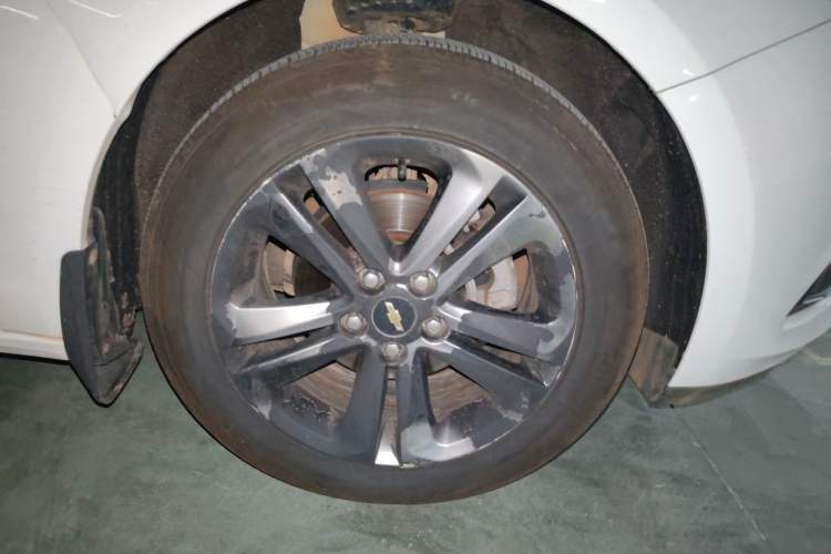 Used Chevrolet Cruze 2015 1.4T Manual Elite Edition Right Front Wheel Hub