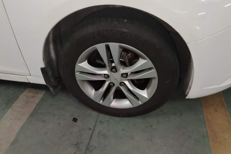 Used Chevrolet Cruze 2015 1.5L Classic SE AT Right Front Wheel Hub