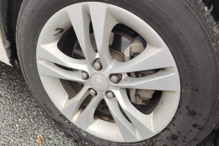 Used Chevrolet Cruze 2015 1.5L Classic SE AT Right Front Wheel Hub