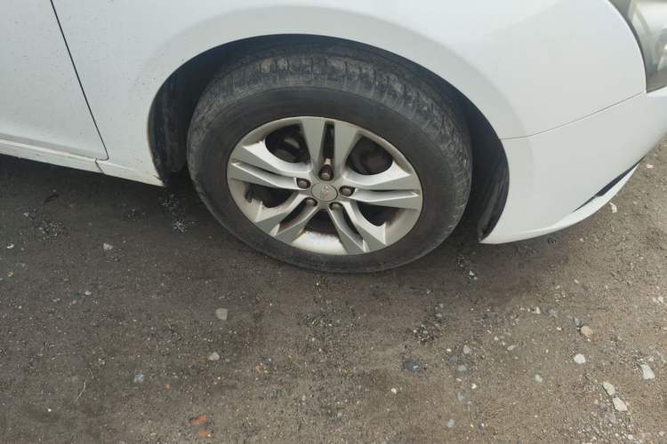 Used Chevrolet Cruze 2015 Hatchback 1.6L Automatic Comfort Edition Right Front Wheel Hub