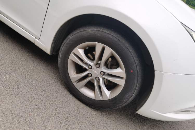Used Chevrolet Cruze 2015 1.5L Classic SE AT Right Front Wheel Hub