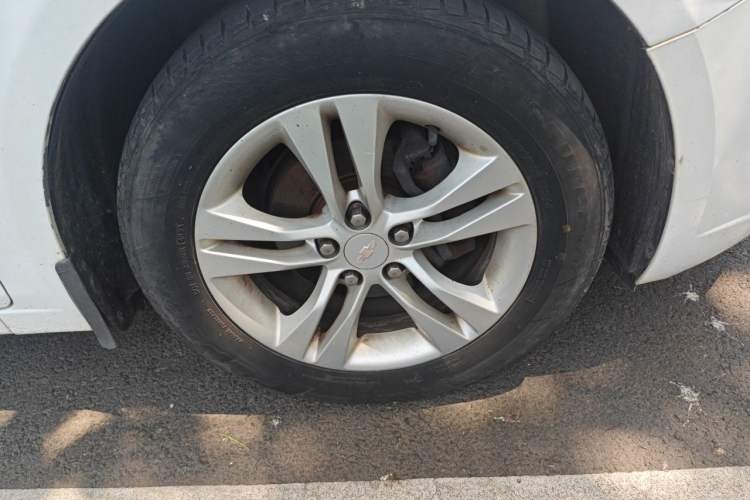 Used Chevrolet Cruze 2015 1.5L Classic SE MT Right Front Wheel Hub