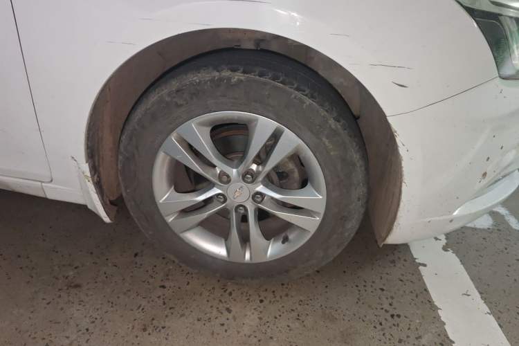 Used Chevrolet Cruze 2015 1.5L Classic SE MT Right Front Wheel Hub