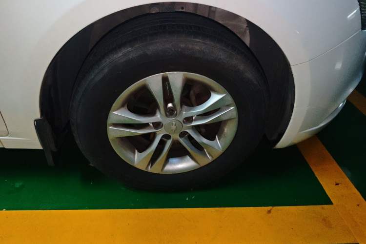 Used Chevrolet Cruze 2015 1.5L Classic SL MT Right Front Wheel Hub