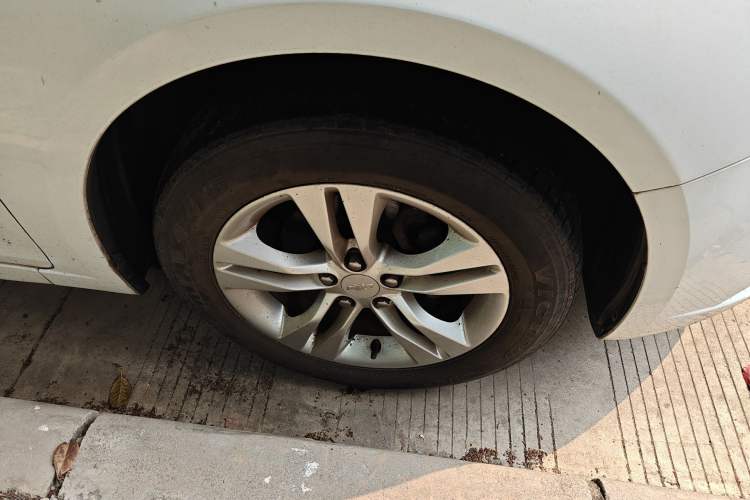 Used Chevrolet Cruze 2015 1.5L Classic SE MT Right Front Wheel Hub