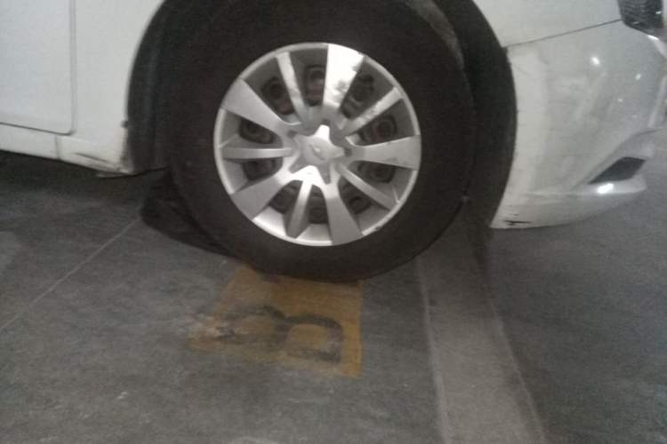 Used Chevrolet Cruze 2015 1.5L Classic SL MT Right Front Wheel Hub