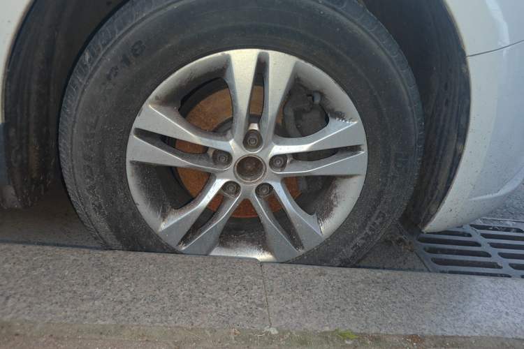 Used Chevrolet Cruze 2015 1.5L Classic SL MT Right Front Wheel Hub
