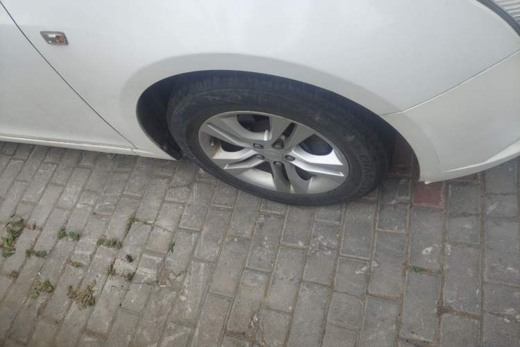 Used Chevrolet Cruze 2015 1.5L Classic SE MT Right Front Wheel Hub