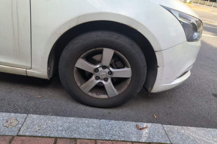Used Chevrolet Cruze 2015 1.5L Classic SL MT Right Front Wheel Hub