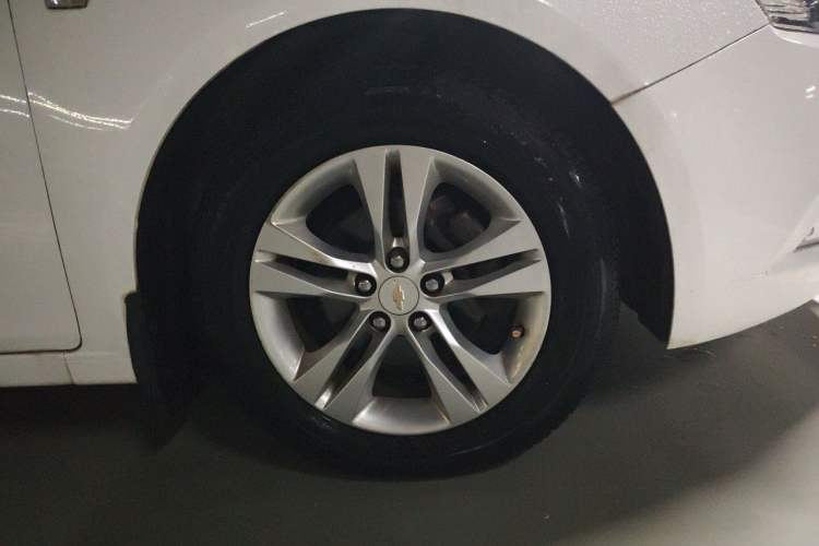 Used Chevrolet Cruze 2015 1.5L Classic SE MT Right Front Wheel Hub