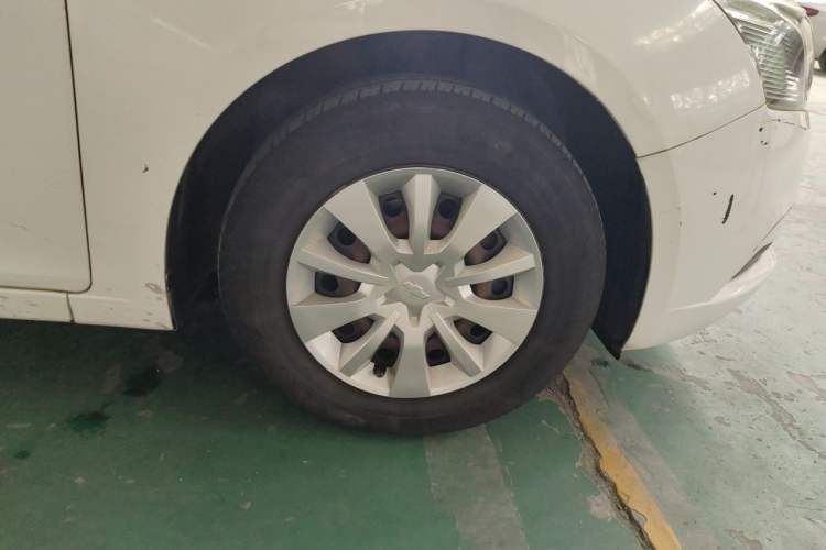 Used Chevrolet Cruze 2015 1.5L Classic SL MT Right Front Wheel Hub
