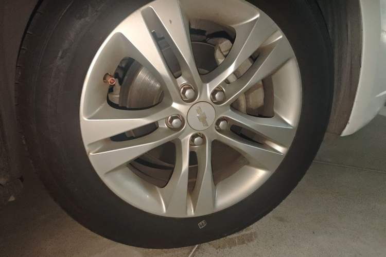 Used Chevrolet Cruze 2015 1.5L Classic SE AT Right Front Wheel Hub