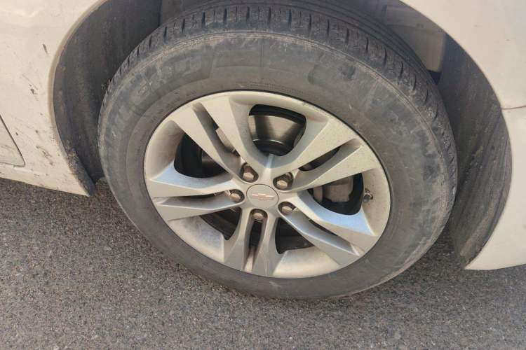 Used Chevrolet Cruze 2015 1.5L Classic SE AT Right Front Wheel Hub