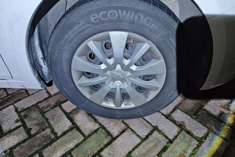Used Chevrolet Cruze 2015 1.5L Classic SL MT Right Front Wheel Hub