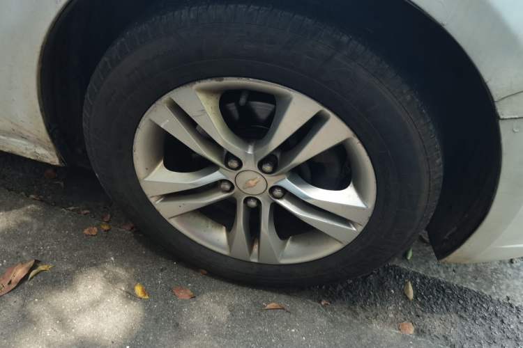 Used Chevrolet Cruze 2015 1.5L Classic SE AT Right Front Wheel Hub