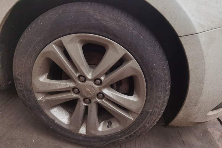 Used Chevrolet Cruze 2015 1.5L Manual Elite Edition Right Front Wheel Hub