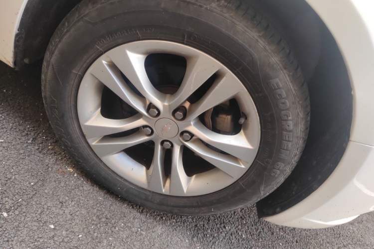 Used Chevrolet Cruze 2015 1.5L Classic SE AT Right Front Wheel Hub