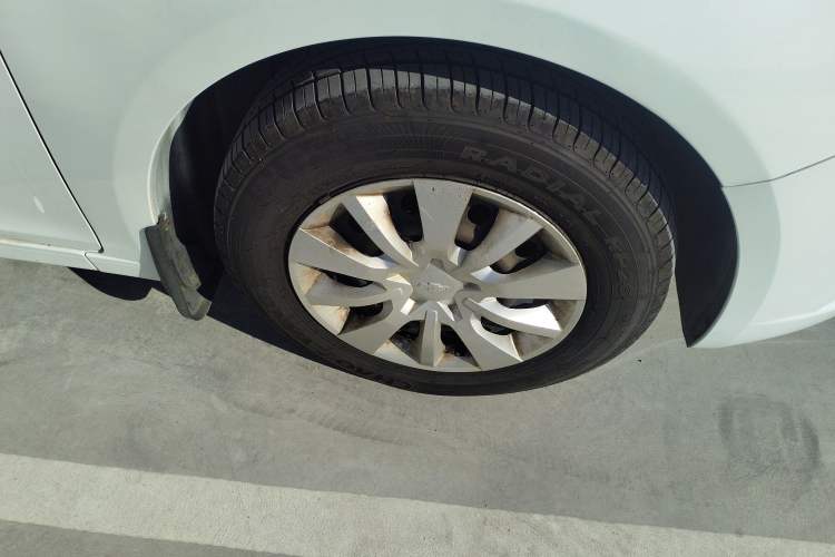 Used Chevrolet Cruze 2015 1.5L Classic SL MT Right Front Wheel Hub