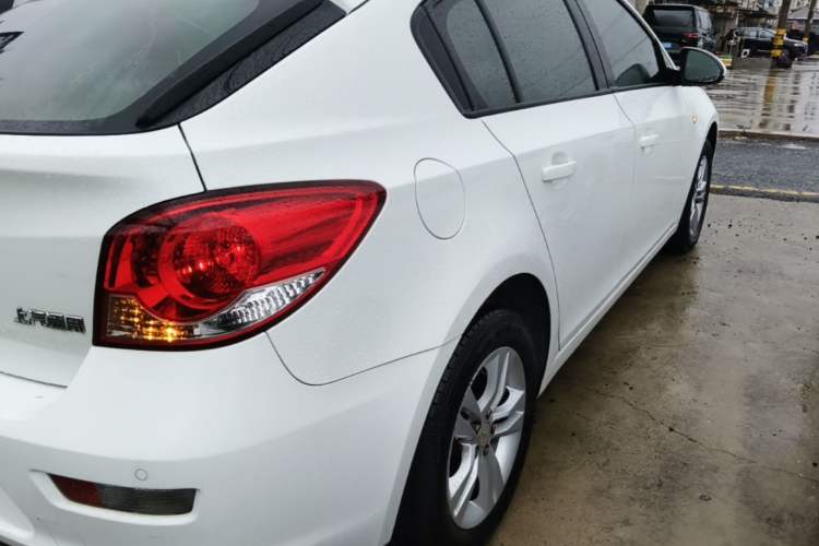 Used Chevrolet Cruze 2015 Hatchback 1.6L Automatic Comfort Edition Right Rear Taillight