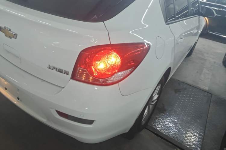 Used Chevrolet Cruze 2015 Hatchback 1.6L Automatic Comfort Edition Right Rear Taillight