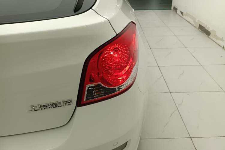 Used Chevrolet Cruze 2015 Hatchback 1.6L Automatic Comfort Edition Right Rear Taillight