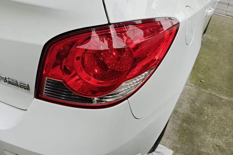 Used Chevrolet Cruze 2015 Hatchback 1.6L Automatic Comfort Edition Right Rear Taillight