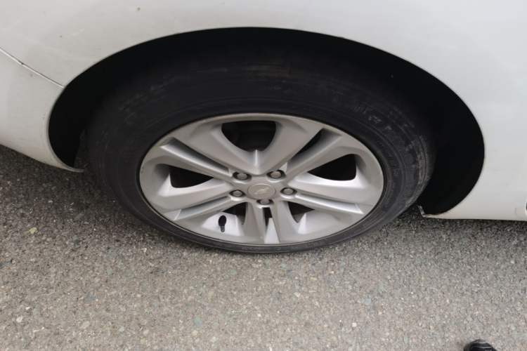 Used Chevrolet Cruze 2015 1.5L Automatic Luxury Edition Right Rear Wheel Hub