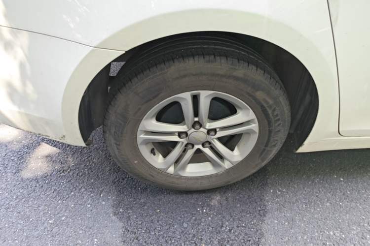 Used Chevrolet Cruze 2015 1.5L Classic SL MT Right Rear Wheel Hub