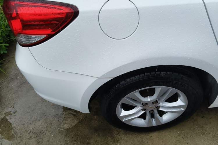 Used Chevrolet Cruze 2015 Hatchback 1.6L Automatic Comfort Edition Right Rear Wheel Hub
