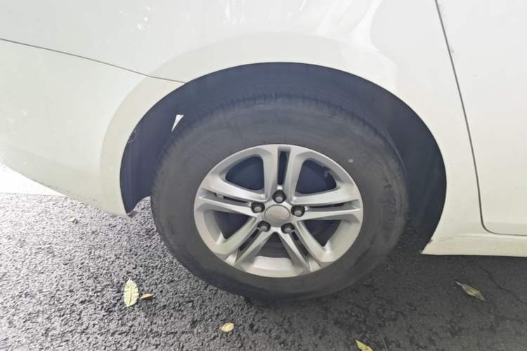 Used Chevrolet Cruze 2015 1.5L Classic SL MT Right Rear Wheel Hub