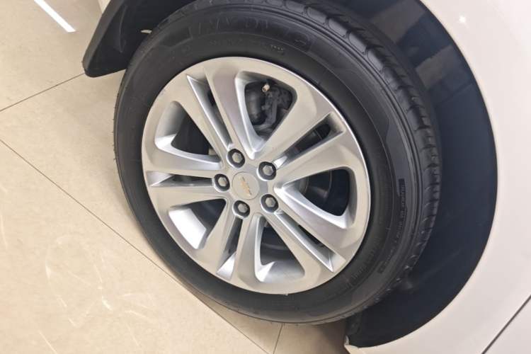 Used Chevrolet Cruze 2015 1.5L Automatic Luxury Edition Right Rear Wheel Hub