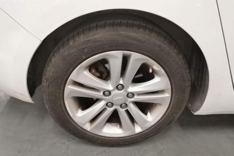 Used Chevrolet Cruze 2015 1.5L Automatic Luxury Edition Right Rear Wheel Hub