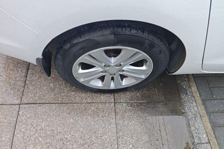 Used Chevrolet Cruze 2015 1.5L Automatic Fashion Navigation Edition Right Rear Wheel Hub