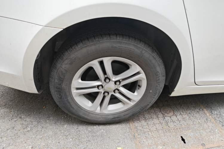 Used Chevrolet Cruze 2015 1.5L Classic SL MT Right Rear Wheel Hub