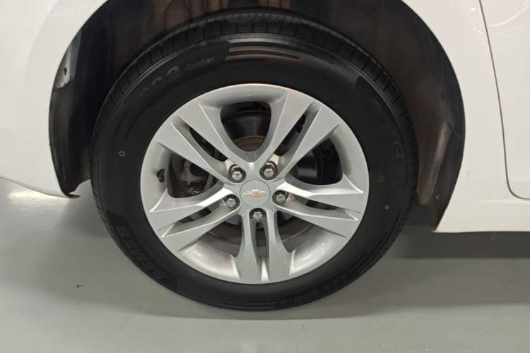 Used Chevrolet Cruze 2015 1.5L Classic SE AT Right Rear Wheel Hub