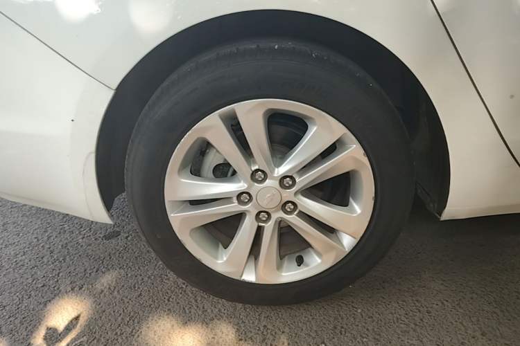 Used Chevrolet Cruze 2015 1.5L Automatic Luxury Edition Right Rear Wheel Hub