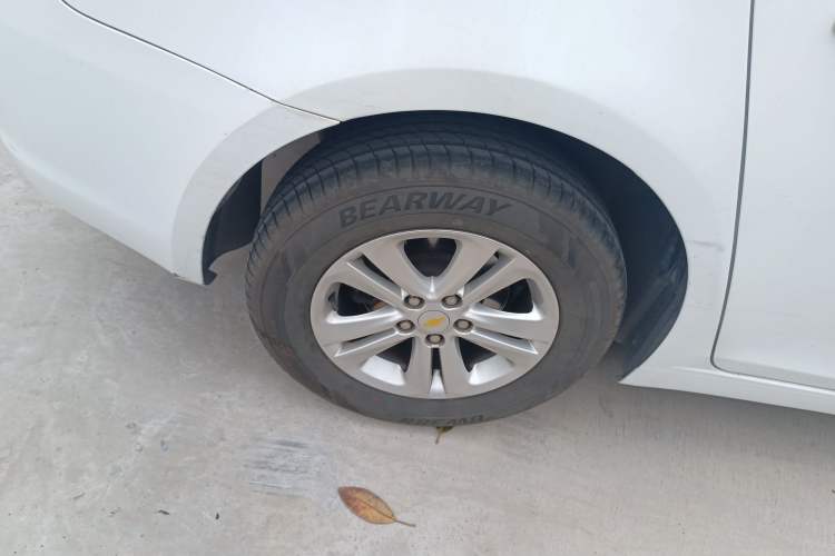 Used Chevrolet Cruze 2015 Hatchback 1.6L Manual Comfort Edition Right Rear Wheel Hub